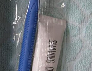 一次性剃須刀包裝機-酒店用品包裝機-枕式包裝機
